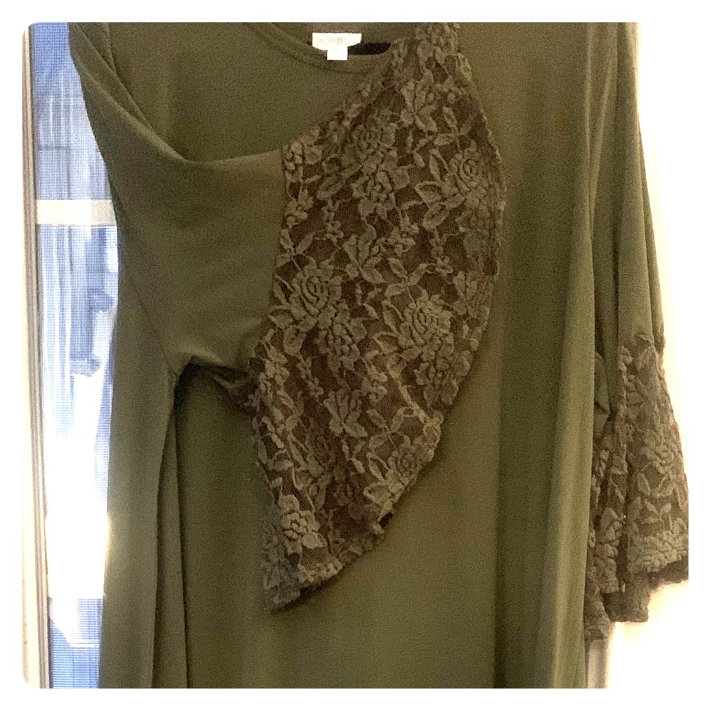 Dress never worn no tags